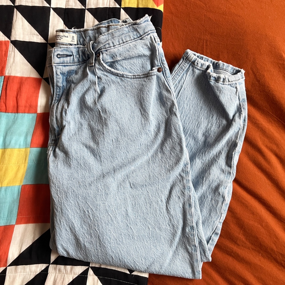 Abercrombie & Fitch 80’s Mom High Rise Jeans